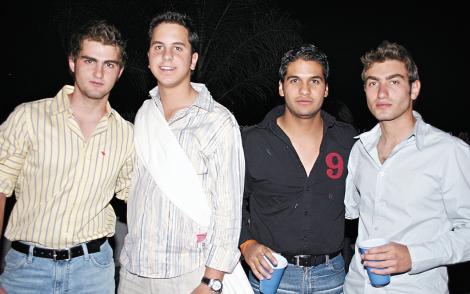 Original FestejoEduardo Sesma, Santiago Gómez, Alejandro Arias y Eduardo Murra