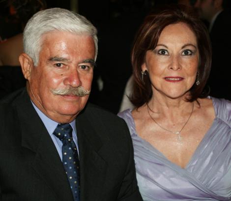 Arturo Rodríguez Lavín y Mely González
de Rodríguez.