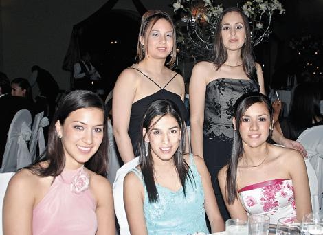 Marcela Vega, Damaris Delgadillo, Astrid Ayup, Ana Lucia Cepeda y Salma Oviedo.
