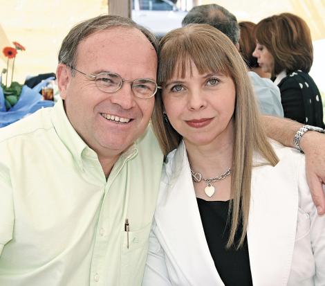 Carlos Martínez y Aurora F. de Martínez