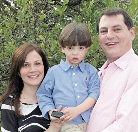 Anilú Lechuga de Estrada, Patricio Estrada Parvoni y Martín Estrada Attolini