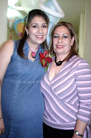 Adriana Catalina de Fuentes disfrutó de una fiesta de canastilla, que le ofreció Luz María Diosdado