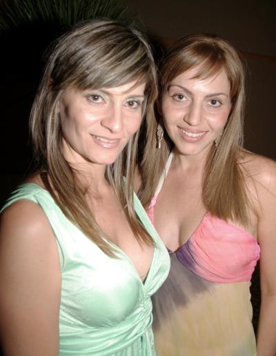Arlette y Scarlet Abularach.