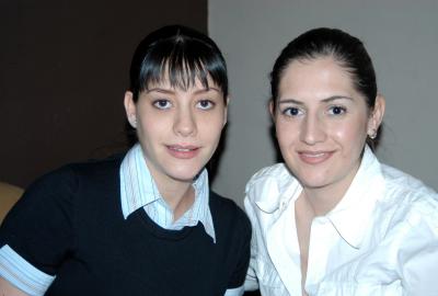 Carla de Burillo y Paty Ceron de Burillo.