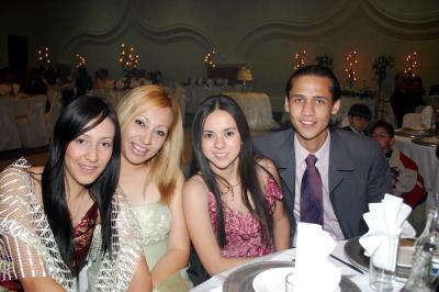 Dulce Contreras, Karina Vallejo, Miriam Díaz y Miguel Briones.