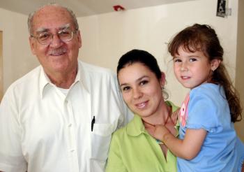 Alfonso López, Laura López y Tita González