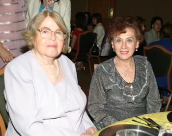 Celia Sandoval de Arratia y Victoria Chapa