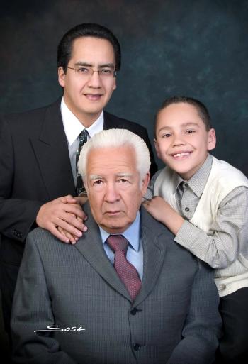 Sr. Antonio Santillán Ríos e Ing. Antonio Santillán Narváez y niño Antonio Santillán Meraz forman parte de tres generaciones de estimable familia lagunera.