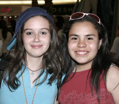 Perla Máynez y Carmen Izaguirre.