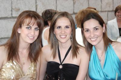 20 de abril 
Sofía Zarzar, Miriam de Batarse y Mariana de Portilla