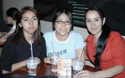 Frissia Monsiváis, Araceli Castillo y Frida Castillo.