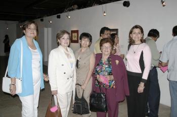 Nidia Bernal , Esperanza Azarro, Bety García, Cecilia Sotomayor y Yamil Darwich.