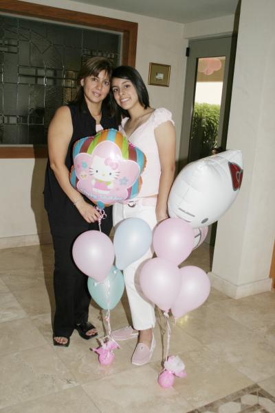 Krissya Murra Ávalos y su mamá Jaqueline Ávalos de Murra.