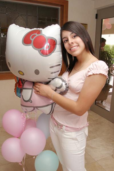 Krissya Murra Ávalos festejó sus XV años, con una divertida fiesta.