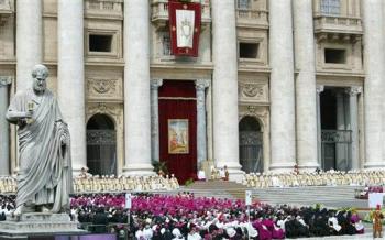 El Papa, que con la misa celebrada en la Plaza de San Pedro inició formalmente su Pontificado, aseguró que su programa de Gobierno no es seguir sus propias ideas, sino la voluntad de Dios.