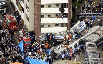 El conductor, que sólo tenía 11 meses de experiencia en su puesto, es una de las personas aún desaparecidas, pero parece que está vivo.