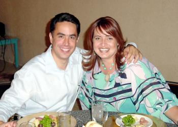 Guillermo Anaya Llamas y su esposa, Mayte Aguirre de Anaya.