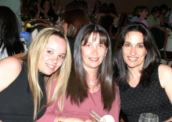 Alejandra Reed, Alejandra Serhan de Reed y y Estela Serhan de Salmón.