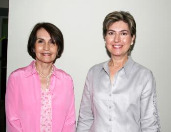 Eréndira de González y Mirita de Bredeé.