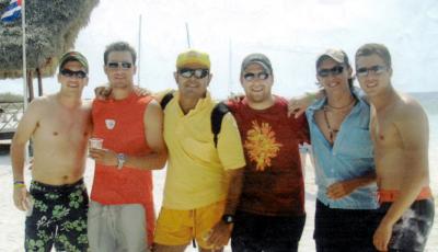 Diego Láinez, Rudy Ortiz, Adrián Santana, Jorge Villegas, Arturo Lavín y Andrés Morales en el viaje que realizaron a Cuba