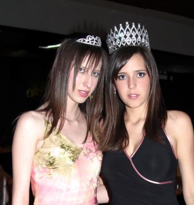 Emilia Cárdenas y Laura Quintero , princesa y reina saliente, respectivamente.