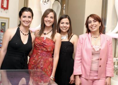 Las creadoras de la firma BOATTO, María Madero, Paulina Delgado, Isabel Herrera y Matilde Campa