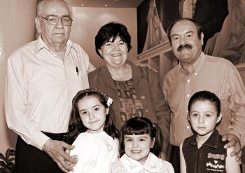 Bernardo  Estavillo, Elena de Estavillo, Héctor Avendaño y Diana, Ximena y Francia.