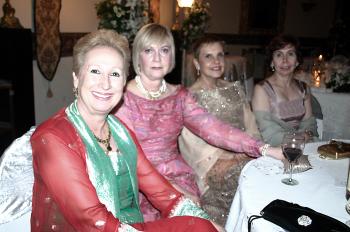01 de mayo 

Martha G. de Zambrano, Emma de Guajardo, Ana María González y Alejandra Sada