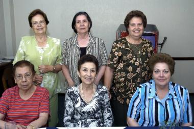 Esther de Elisundía, Patrocinio Montero, Emma de Alonso, Macsi de Torre, Pera de García y María Elena de Verano.