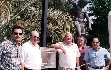 Jorge Dueñes Zurita y Arturo Rodríguez Meléndez con algunos de sus hijos.