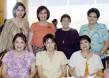 Silvia Rincón, Queta Valdés de García, Mercedes Salmón, Consuelo Salmón, Carmen Salmón, Nena Valdés de Gibson y Lupita Salmón.