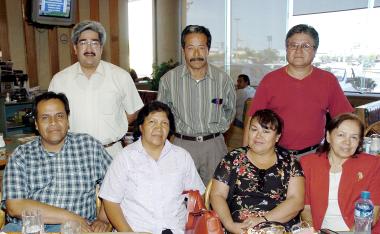 -Jaime Laureano, José Pérez, Guillermo Solís, Agustín Carrillo, Leticia Vélez, Eunice Miranda y Francisca Flores
