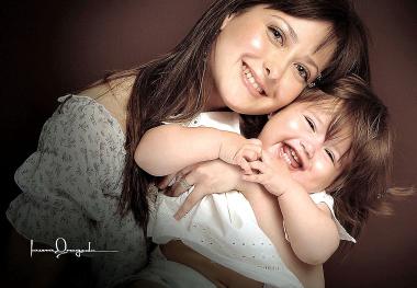 Abril González de Hermosillo y su hija Valeria Hermosillo González.