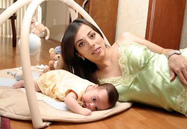 Ana Tere García de Torres con su bebé Luis Genaro.