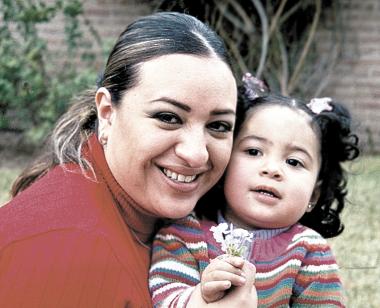 Lizbeth Vázquez y su hijita Mariana Huerta.