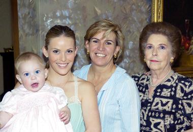 María Luisa García de Va,encia, María Luisa Valencia de Torres, Magdalena Lavín, Ana Sofía Torres de Canedo y Carlota Canedo Torres.