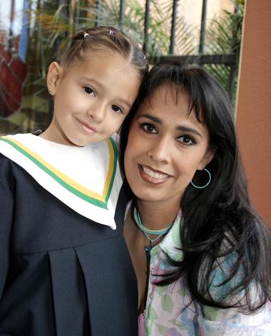 Martha de Llamas y su hija, Martha Elena Llamas Castro.
