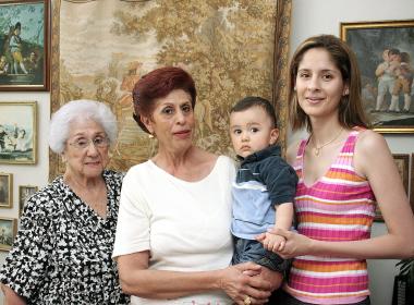 Soledad Vera de Anaya, Patricia Anaya de Perdomo, Paty Perdomo de Hernández y Javier Alejandro Hernández Perdomo.
