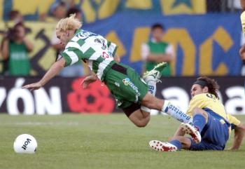 La falla garrafal del arquero Adrián Martínez, la cual provocó la segunda anotación de los visitantes, caló hondo en el orgullo de los jugadores albiverdes, quienes se volcaron a la portería contraria con más corazón que con orden y conjunto.