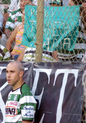 El accionar santista continúa dependiendo casi en su totalidad de las individualidades, así como del clásico centro de Rodrigo “Pony” Ruiz y remate de Matías Vuoso, constante que le ayuda al equipo a salvar situaciones.