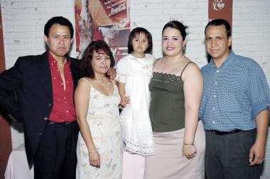 Gustavo Gómez, Margarita Saucedo, María  Fernanda Gómez, Nohemí Acevedo y Eduardo Saucedo.