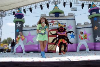 Previo al concierto, “la reina de los niños” dijo que hay posibilidad de que regrese a la televisión con su programa el Espacio de Tatiana, también contó que le han hecho propuestas para aparecer en otras telenovelas pero a ella no le interesa.