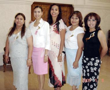 Alejandra Salas de Vargas, Susana Ramírez de Balderas, Esperanza Salas de Pereida, Rosario Flores de De Ávila y Nancy Alfaro de Leyva en pasado acontecimiento social