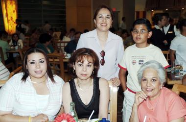 Willma de Nuñez, Margarita Ríos, Margarita de Ríos, Yazmín Nuñez y Jaime Acosta.
