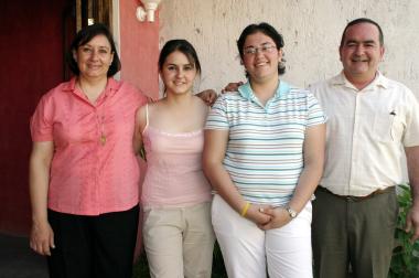 Kaliope, Arlina, Kaly y Luis.