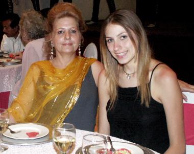 16 de mayo 
Sylvia Levy de Reffreger y Geraldine Reffreger.