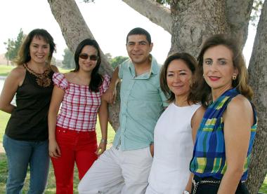 Anabel de González, Silvia de Porragas, José de Lópezy Katian de Zarzar.