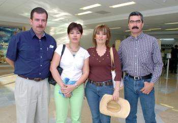 15 de mayo 

Gaby de Abusaid y Laura de Handal viajaron a Campeche, las desídieron Fernando y Carlos.jpg