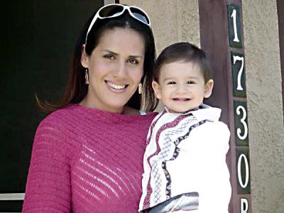 Érika Braham con su pequeño hijo, el actor Eric Justin Iduñate Braham quienes residen actualmente en Hollywood california.