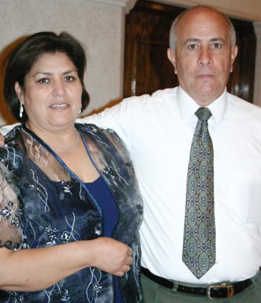 Gloria de Sáenz y Eduberto Sáenz.